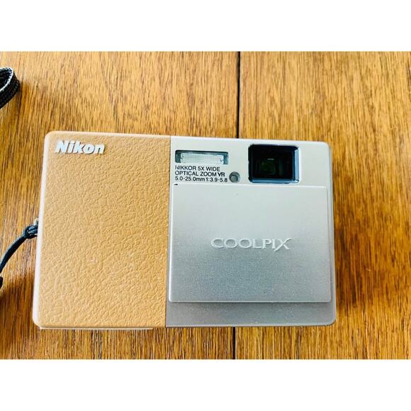 Vintage Nikon Coolpix S70 12.1 MP w card 3 Battery & Charger Excellent - Picture 5 of 8